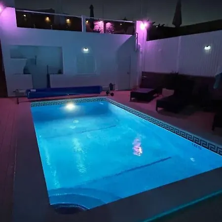 Vila Belle Maison Avec Piscine Chauffee