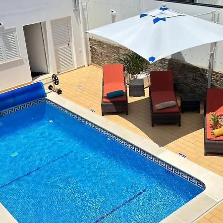 Vila Belle Maison Avec Piscine Chauffee