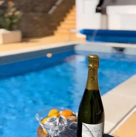 Belle Maison Avec Piscine Chauffee Vila