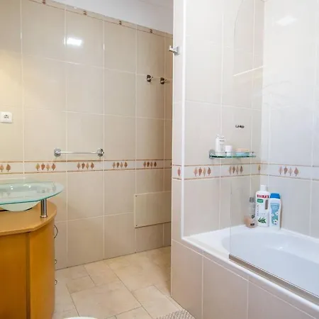 Belle Maison Avec Piscine Chauffee Vila *