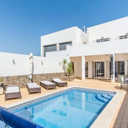 Belle Maison Avec Piscine Chauffee Вилла